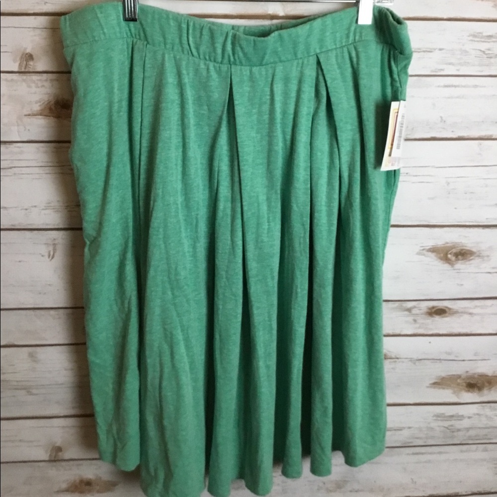 ⭐️NWT LuLaRoe 2XL Madison Skirt⭐️